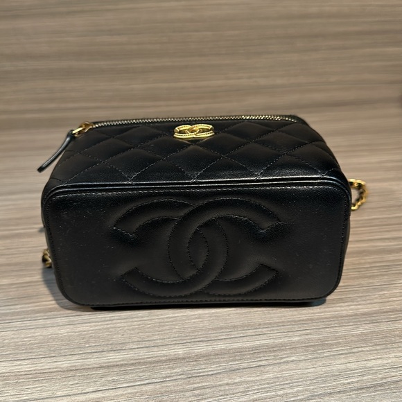 Chanel vanity bag - Picture 3 of 4